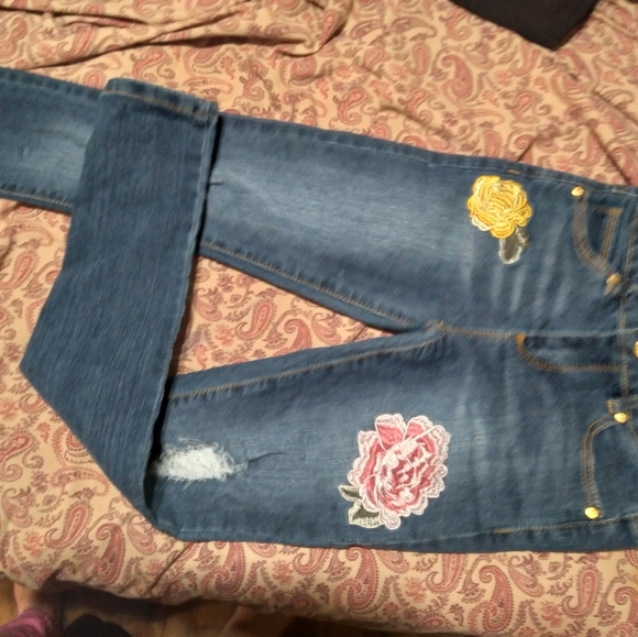 Betsy Johnson Jeans - Picture 3 of 8